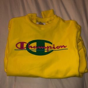 NWT CHAMPION CREW SWEATSHIRT